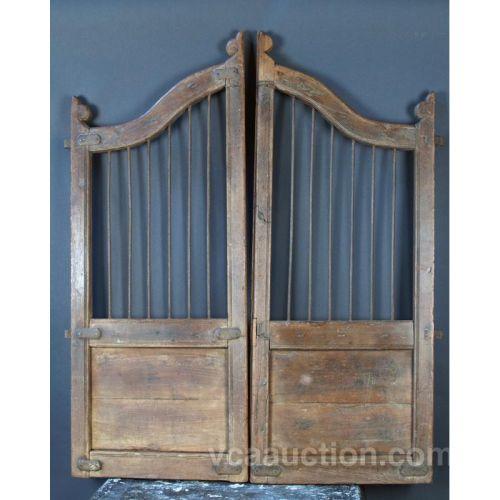 Swinging Doors Saloon & Old Western Swinging Saloon Doors With